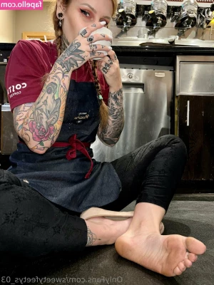 sweetyfeetys_03 [ sweetyfeetys-03-2 ] - my outfit for Christmas hope you all had a amazing Christmas
