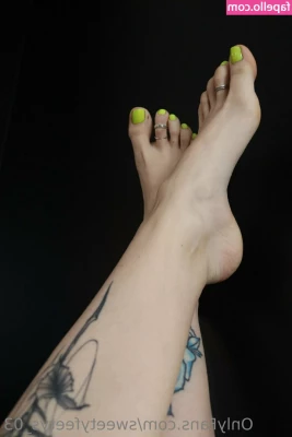 sweetyfeetys_03 [ sweetyfeetys-03-2 ] - Sexy twerking video is here  Tip me ANY sum and I will send you full