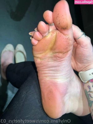 sweetyfeetys_03 [ sweetyfeetys-03-2 ] - Baby unlock this and send me your cum shot I wanna play with my pussy
