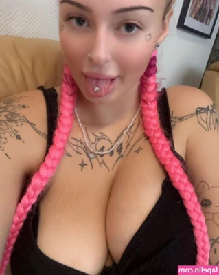 Valeria Maria [ valeria-maria ] - Wiggle your hips.