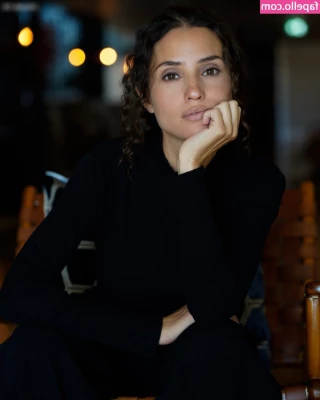 Nadine Menz [ nadine-menz ] - quick i need two christmas video ideas comment pls