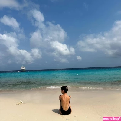 Nadine Menz [ nadine-menz ] - Hey Guys   What should I do for you  Send me a DM