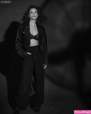 Nadine Menz [ nadine-menz ] - Skirting the line between sweet and sassy