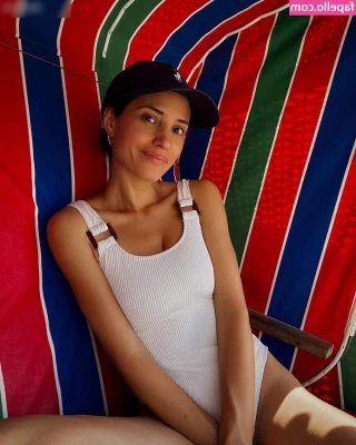Nadine Menz [ nadine-menz ] - Si quieres ver más del video suscribete  feliz tarde
