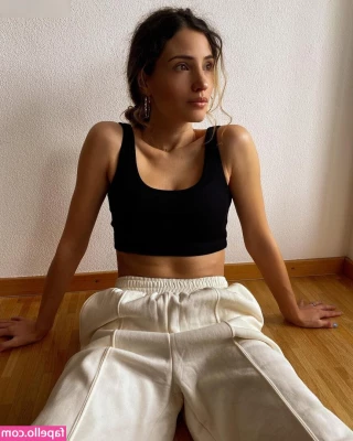Nadine Menz [ nadine-menz ] - Want to see what I do each day See some pictures before they go