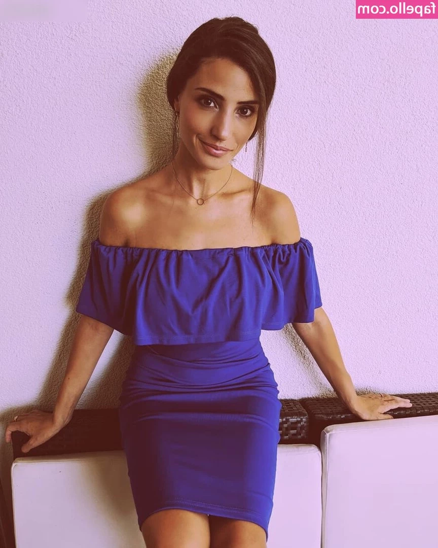 Nadine Menz [ nadine-menz ] - Topless do you wanna see more
