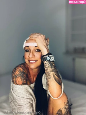 Katrin-Klein - ΣΥΜΒΑΙΝΕΙ ΤΩΡΑ  Όταν βρίσκω λίγο