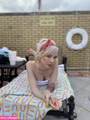 Belle of Nola [ belle-of-nola ] - Cum shower with me