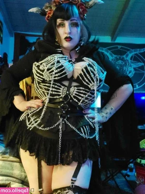 Dolly Laveau [ dolly-laveau ] - Good evening my VIPS