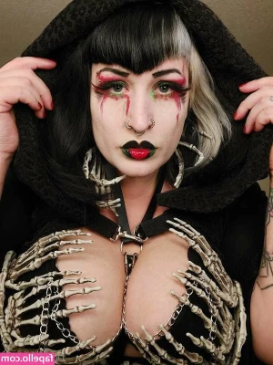 Dolly Laveau [ dolly-laveau ] - hello  im back
