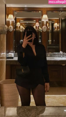 Sophia Grey [ sophia-grey ] - Fotitos en la ventana
