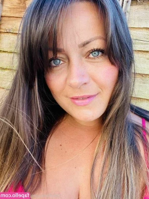 Gabby Fox [ gabby-fox ] - Oh hey baby you re home  I ve been flipping through this   and
