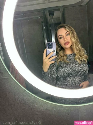 Liza Moon [ liza-moon ] - Come worship your mistress ass