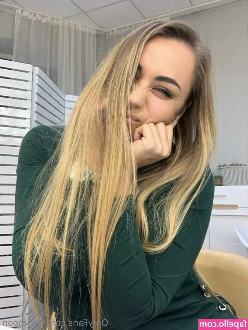 Liza Moon [ liza-moon ] - A lil late but happy Easter 🥰 🐣 🐰🥕