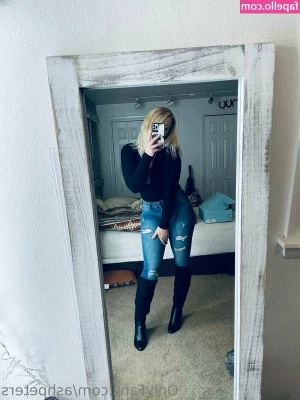 Ashley Peters [ ashley-peters ] - Who wants it