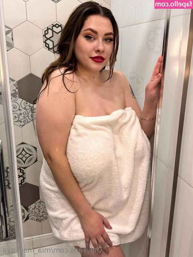 mia_maykova [ mia-maykova ] - Just got a bunch of new outfits to shoot content in