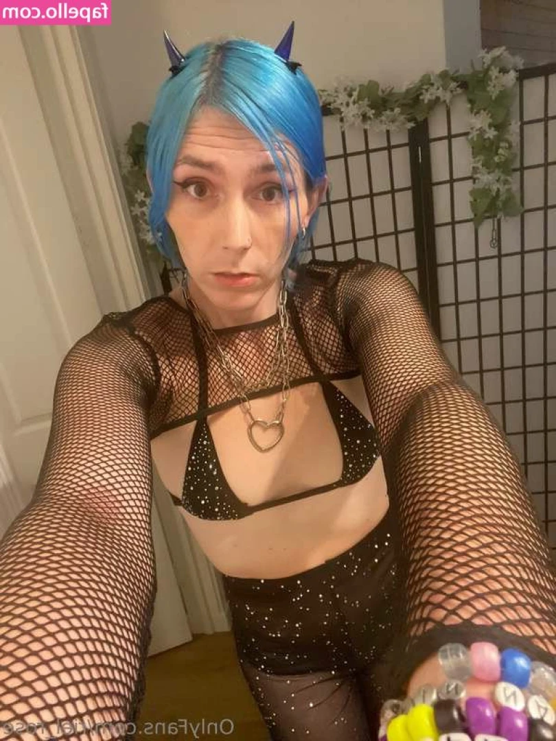 Taylor Rose [ taylor-rose ] - New 10  min PPV loading this week   Step mommy is aware you daydream