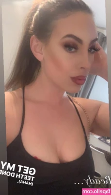 Janine Horn [ janine-horn ] - My anxiety is chronic  but this ass is iconic