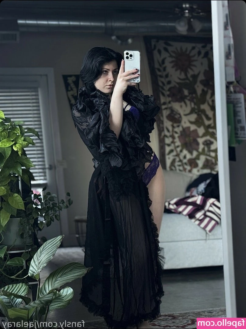Jaelaray [ jaelaray-67 ] - My ass is juicy enough for you?🤭