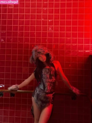 Arienne Monteclar [ arienne-monteclar ] - some of me at chemical mv  its up on iwtv rn