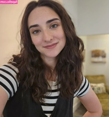 Abby Shapiro [ abby-shapiro-1 ] - Eating like a 🐷/ Swipe to see 🍆