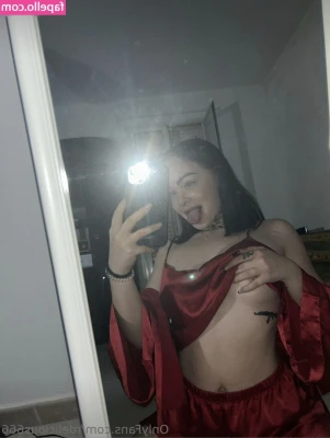 rdelicious666 - Close up pov of mee getting filled up, and thee cum dripping out 🥵