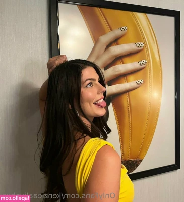 kenzieaaliyahxo [ kenzieaaliyahxo-1 ] - The neighbor doing a finger job remembering @grazigoddess feet