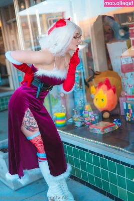 ipeachysweet - Salieron fotitos de morrigan para Halloween   que lindo mes es octubre