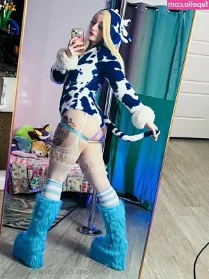ipeachysweet - Double the booty for you   Should I post a full morning stretch