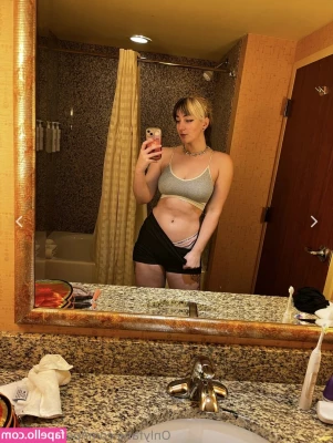 ipeachysweet - So wet and horny today 💦😽 Can you tell? Swipe left for more