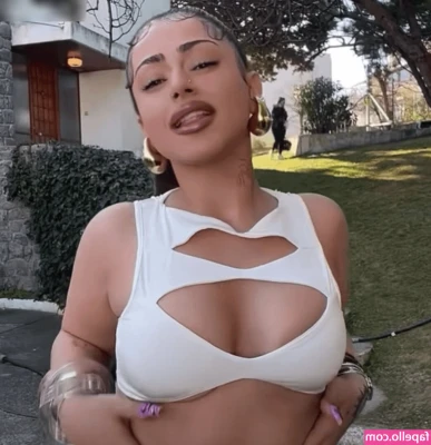 Asya alizade [ asya-alizade ] - Sending out a sexy oldschool video for my fans soon 😘