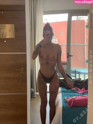 Nastycandyyy - Friends Oblivious Flashing
