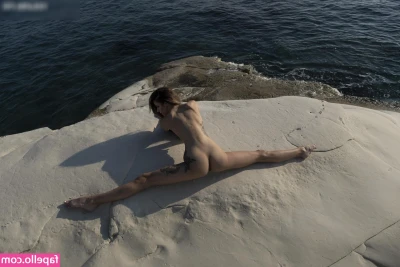 DinaCat - Who wants me to send them a sexy fucking moan 😩😩😩 I’ll say