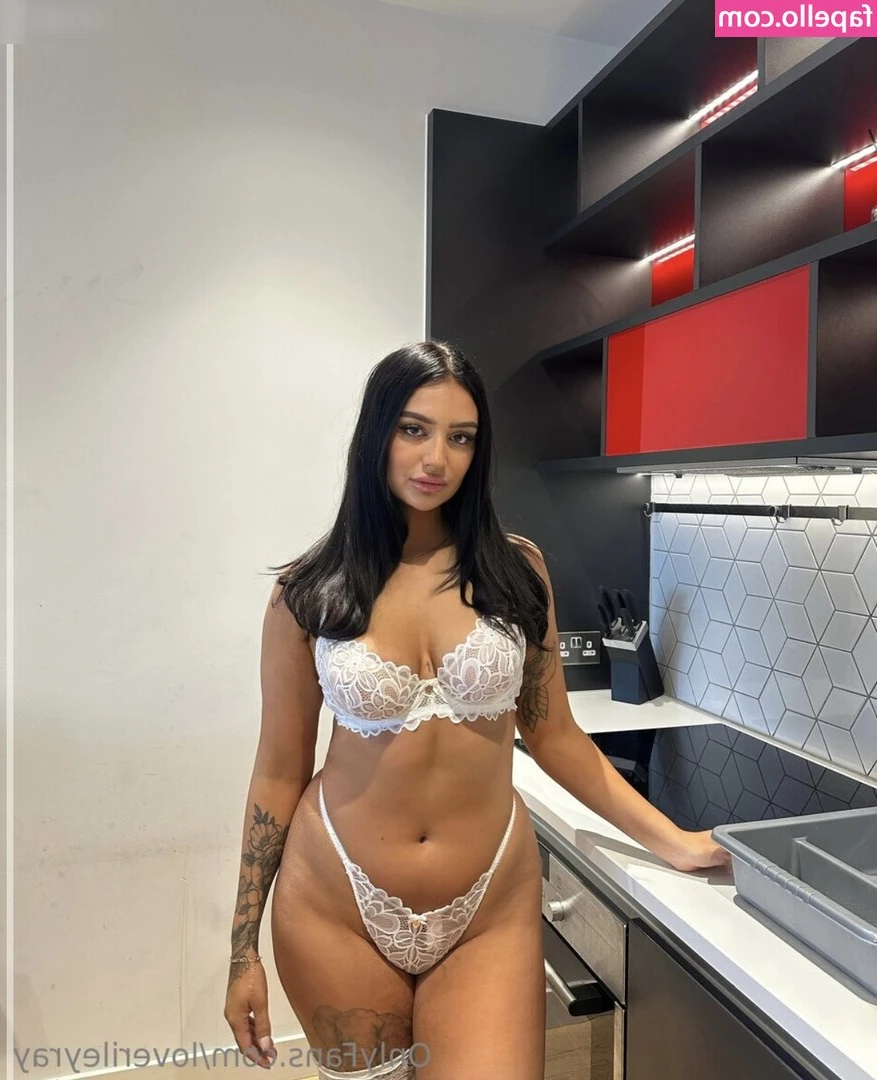 Loverileyray - I love making this Ass move 🥴🥴😝