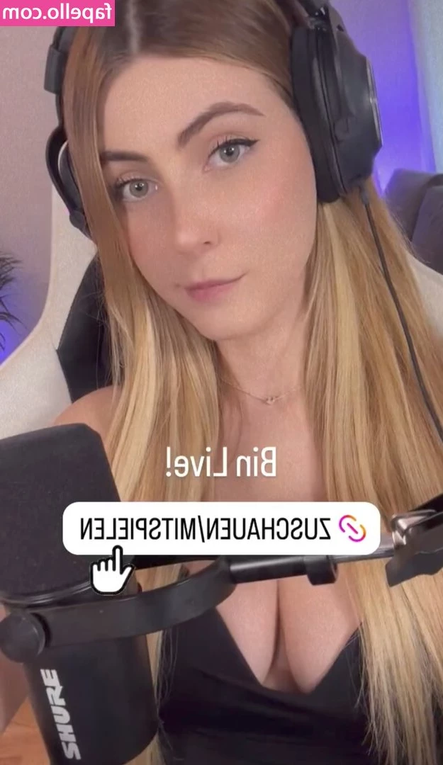 ItsCheekyTV - Do you want to taste my strawberries? 😇😍