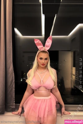 Lenya Marie [ lenya-marie ] - i need someone to suck on my titties and lick me alll over..👅😍