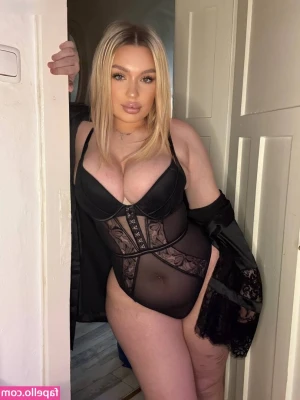 Lenya Marie [ lenya-marie ] - Where do you usually view OnlyFans?