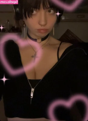 Olivia Kirsch [ olivia-kirsch ] - Can I be your lil WAIFU?