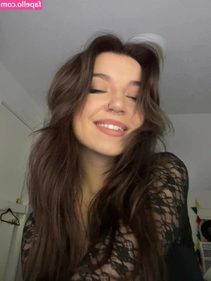 Olivia Kirsch [ olivia-kirsch ] - Sucking toes gets me hard AF   platanorico69