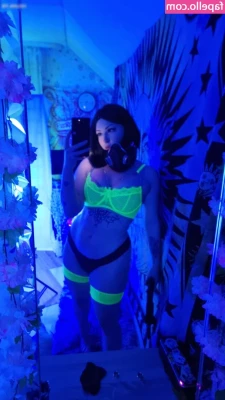 Sweetyuzucosplay [ sweetyuzucosplay-1 ] - Please crawl into bed with me  I mean look at these hips  they re