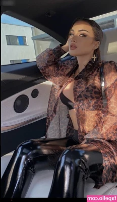 Eileensziv - Ass to die for 😈🤤 who’s gonna tip me some lunch $$ , babes ?