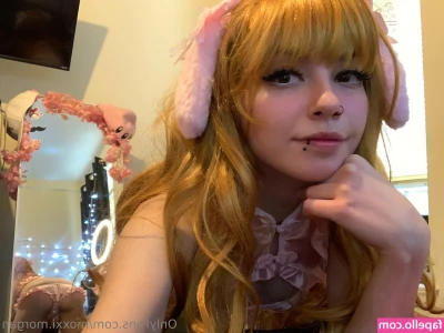 moxxi.morgan [ moxxi-morgan-1 ] - Always experimenting w ways to hide my face  What do you think of