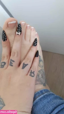 TattooTeufelchen92 - pretend these hands are urs