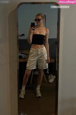 Merleperle - The weather is hot.. I am hot.. Might as well be hot together ❤️