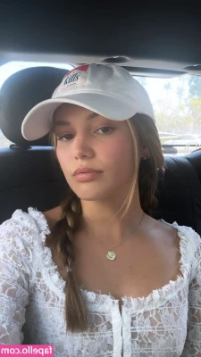 Olivia Holt [ olivia-holt ] - Hey , I am ready to drop this robe and chat 😘