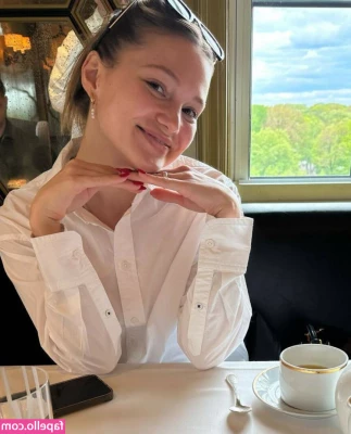 Olivia Holt [ olivia-holt ] - Hi everyone!!!! Happy Sunday night my darlings 😘❤️ have a good