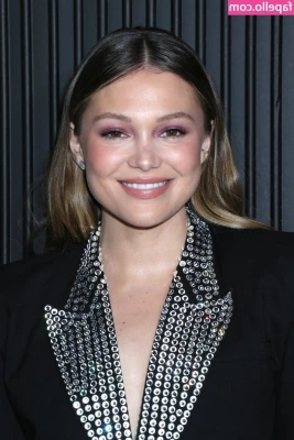 Olivia Holt [ olivia-holt ] - Vem  chupa gostoso e depois soca com força