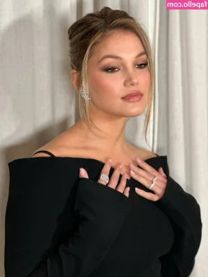 Olivia Holt [ olivia-holt ] - Latex 👅👅