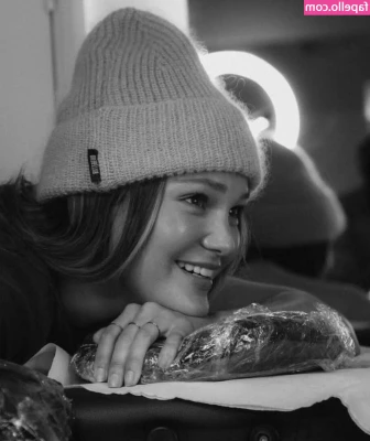 Olivia Holt [ olivia-holt ] - Finish of #153 But from another angle 😚💕