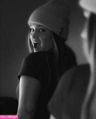 Olivia Holt [ olivia-holt ] - Who wants to eat this fat ass and then stuff it full cock I’m so